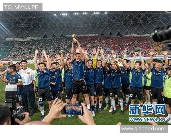 香港足球明星颁奖盛典精彩回顾与球迷互动瞬间合集 香港足球明星颁奖盛典精彩回顾与球迷互动瞬间合集